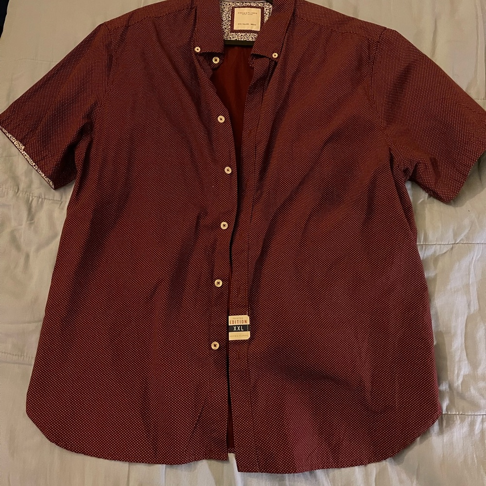 Denim & Flowers button up. Size 2X.Red
